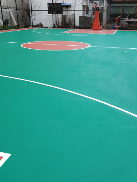 连云港 球场长期使用易出现地面开裂